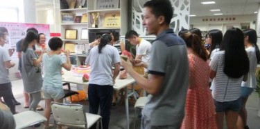 相親相愛一家人，畢加展覽為員工慶祝生日